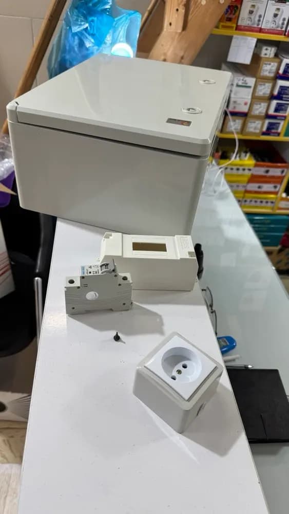 Preparing the waterproof box, and the socket, fuse and cable for a safe connection to mains power